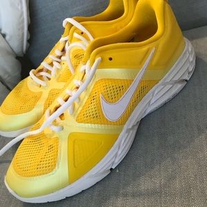 Nike fun yellow tennis shoes